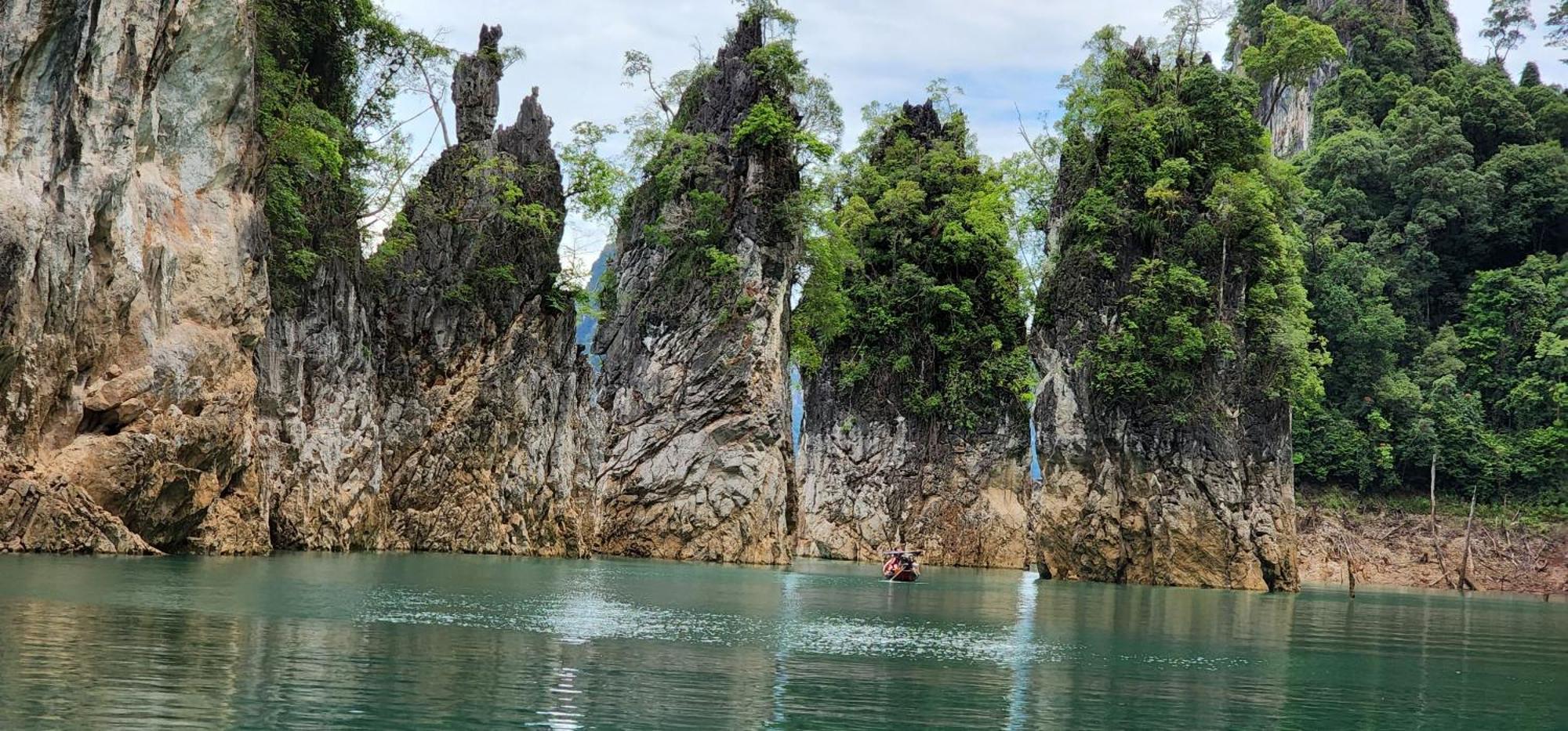 לינה וארוחת בוקר Khao Sok National Park Khaosok Happy House מראה חיצוני תמונה