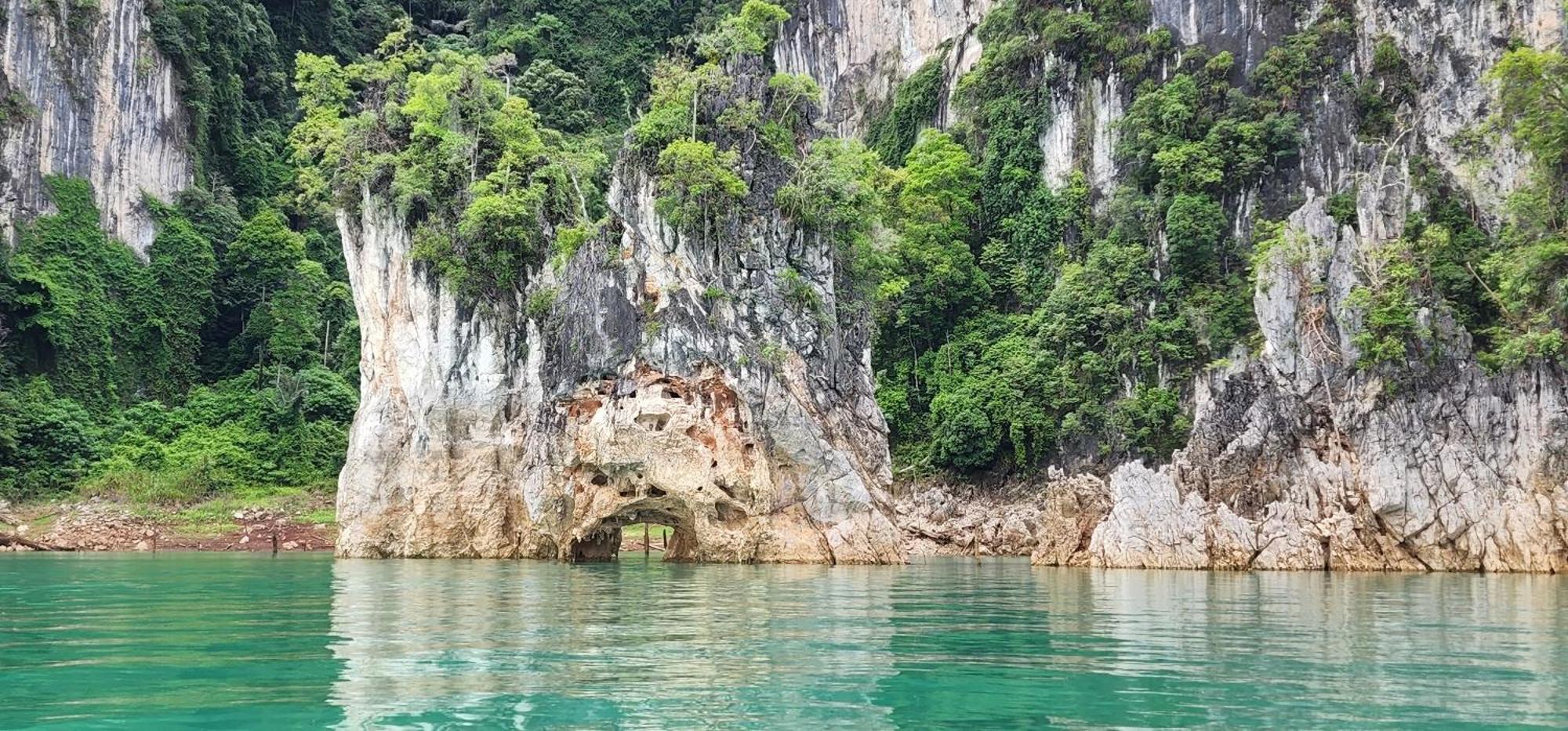 לינה וארוחת בוקר Khao Sok National Park Khaosok Happy House מראה חיצוני תמונה