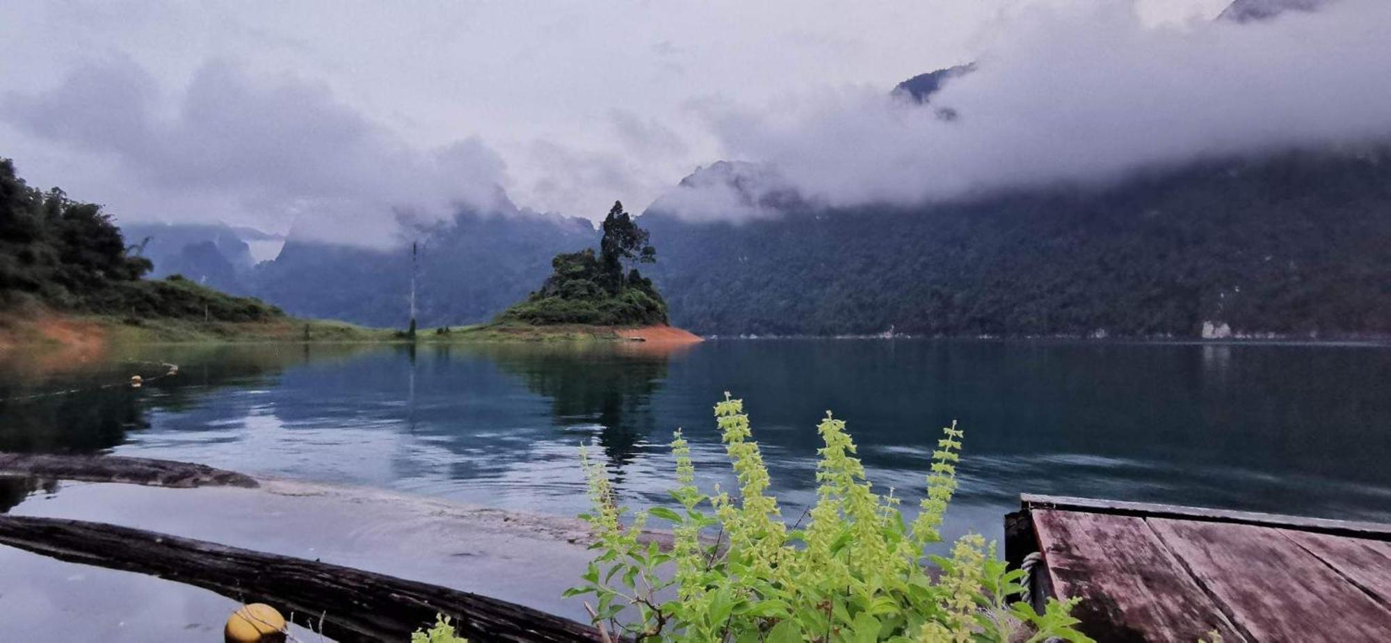 לינה וארוחת בוקר Khao Sok National Park Khaosok Happy House מראה חיצוני תמונה